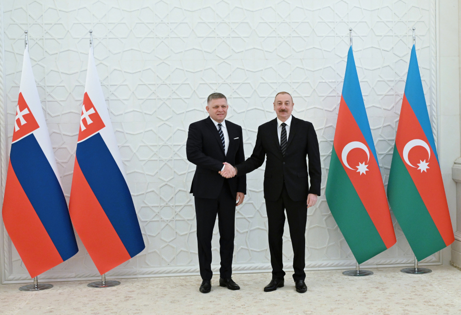Comienza la reunión a solas del Presidente Ilham Aliyev con el Primer Ministro de Eslovaquia