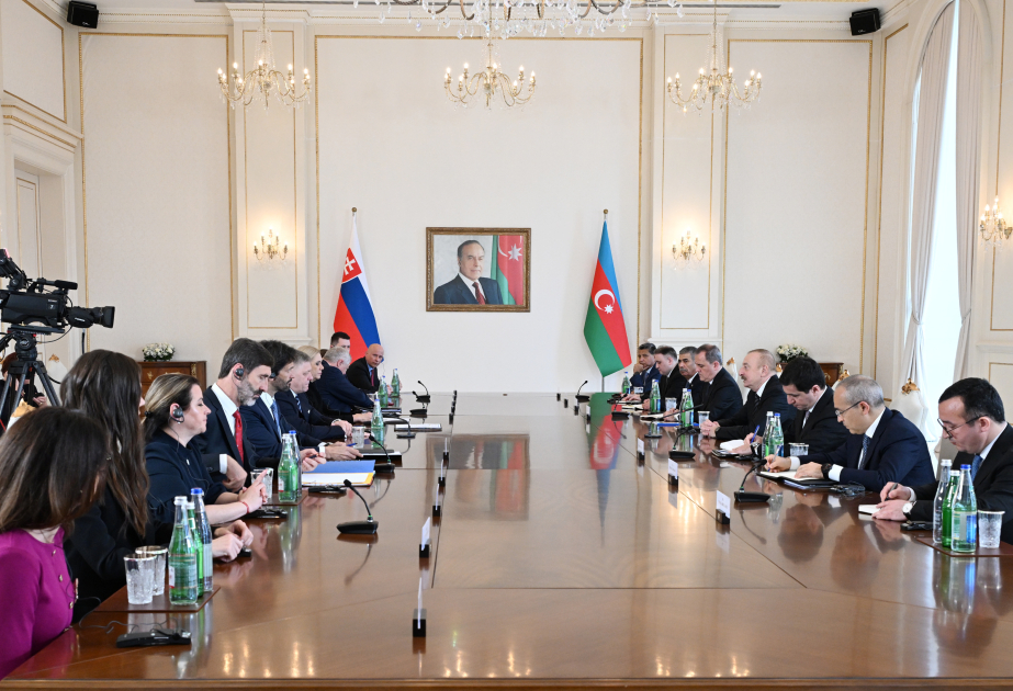 Le président azerbaïdjanais et le Premier ministre slovaque tiennent un entretien élargi aux deux délégations VIDEO