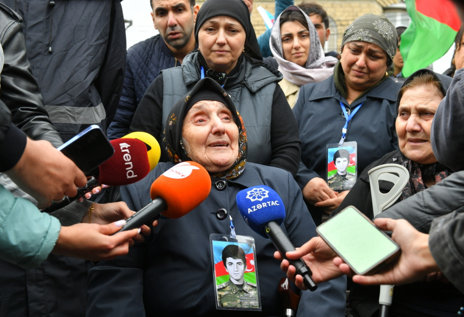 Bu gün dəfn olunan şəhidin anası: 31 ilə yaxındır gözüm yollarda qalmışdı