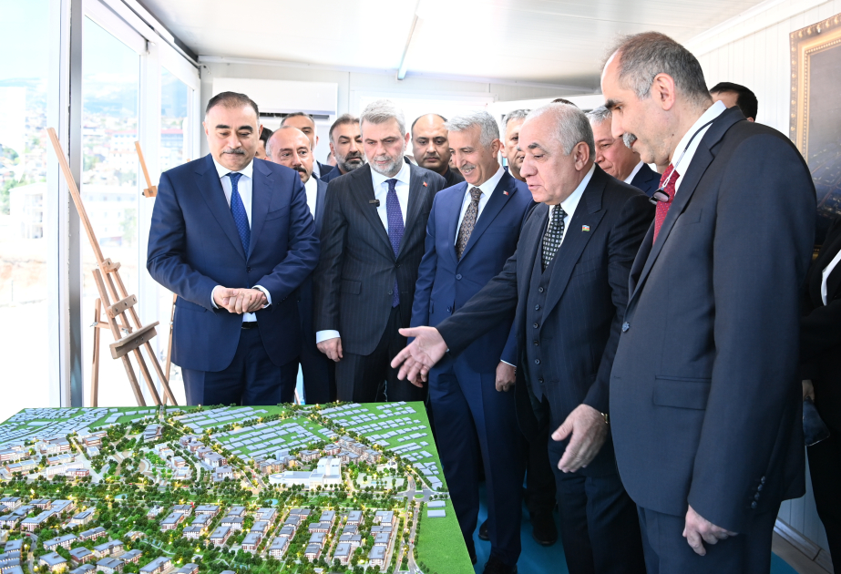 El Primer Ministro de Azerbaiyán se familiarizó con las obras de construcción en el «Barrio de Azerbaiyán» en Kahramanmarash