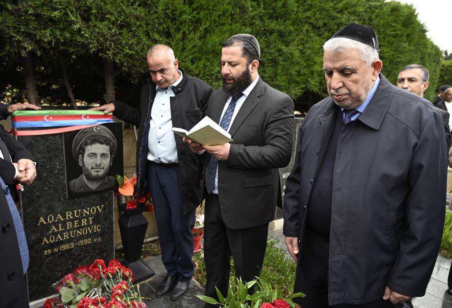 Почтена память Национального героя Азербайджана Альберта Агарунова