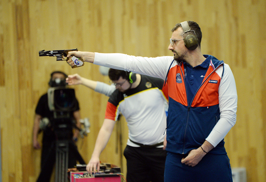 Czech shooter shines in Baku, setting new record
