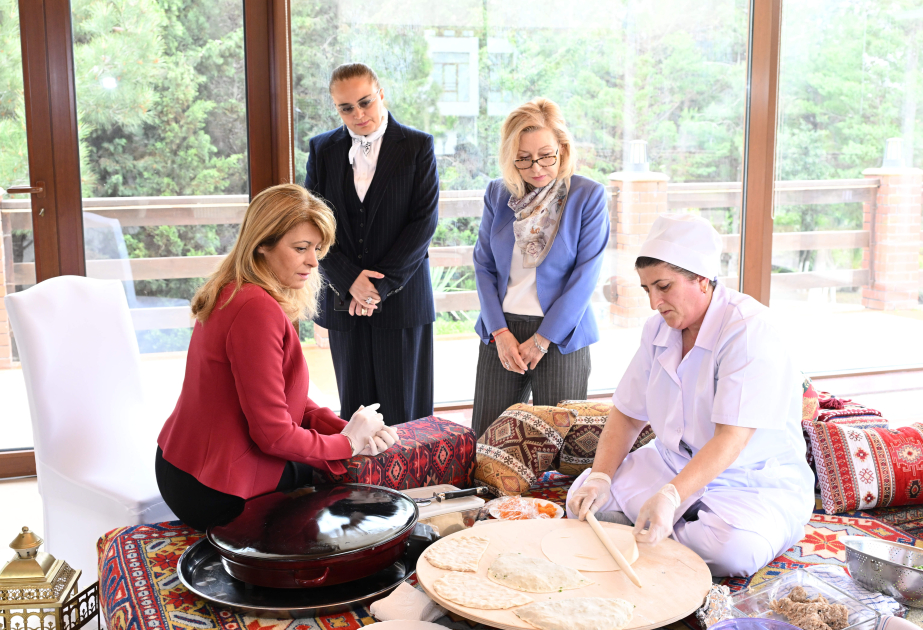 Bulgariens First Lady lernt aserbaidschanische Küche kennen