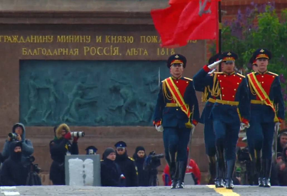 В Москве проходит военный парад