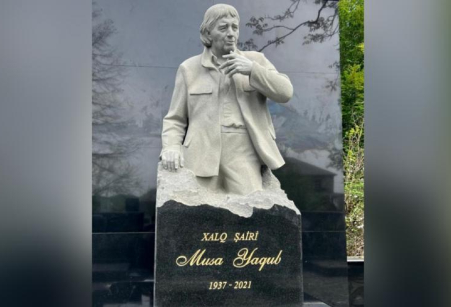 Yaz ətirli poeziya