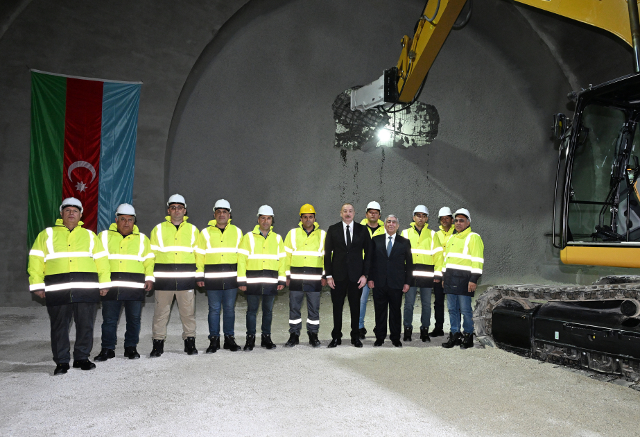 Ilham Aliyev inspecte l’avancement des travaux sur la route Fuzouli-Ahmadbeyli-Choucha et participe à l’ouverture du premier tunnel MIS A JOUR VIDEO