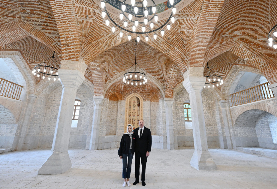 Visite de la mosquée Achaghy Gövher Agha à Choucha VIDEO