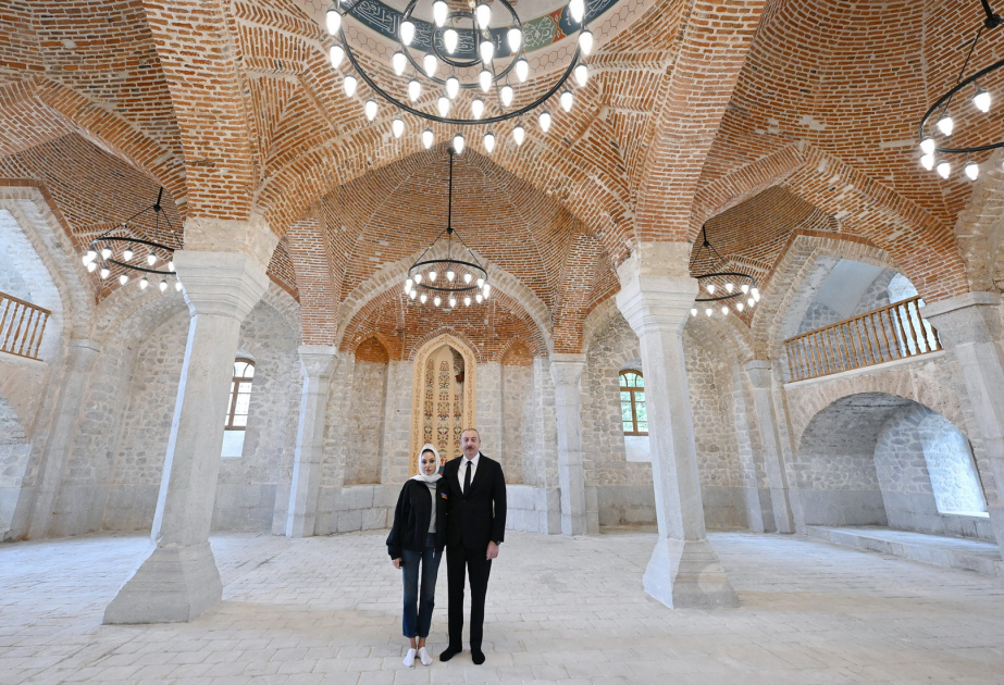 Familiarización con las obras de restauración de la mezquita Ashagi Govhar Agha en Shusha