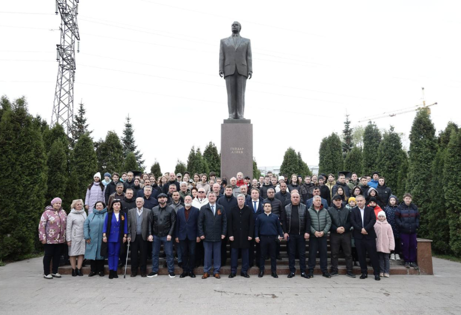 Ulyanovskda Azərbaycan xalqının Ümummilli Lideri Heydər Əliyevin xatirəsi anılıb