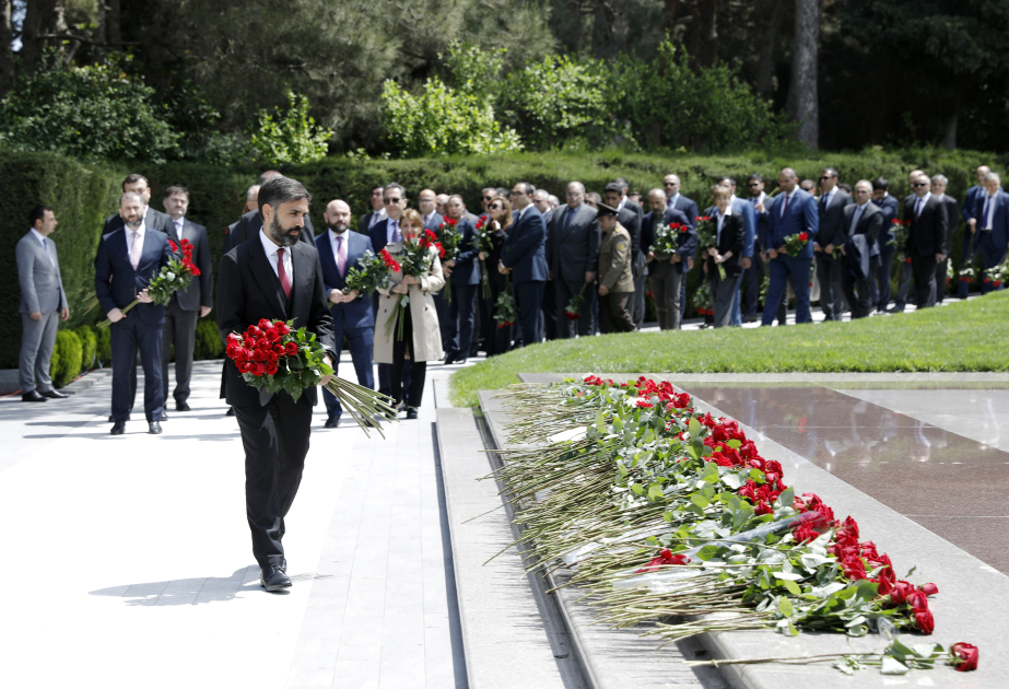 Ümummilli Lider Heydər Əliyevin anadan olmasının 101-ci ildönümü münasibətilə SOCAR-da tədbir keçirilib