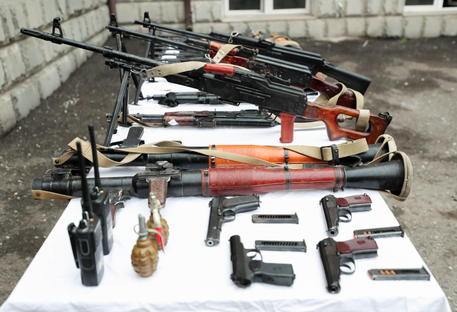 В Ханкенди обнаружено 38 автоматов, 8 пистолетов, 14 винтовок