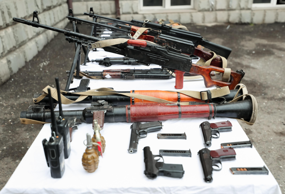 38 subfusiles, 8 pistolas y 14 rifles fueron encontrados en Khankandi