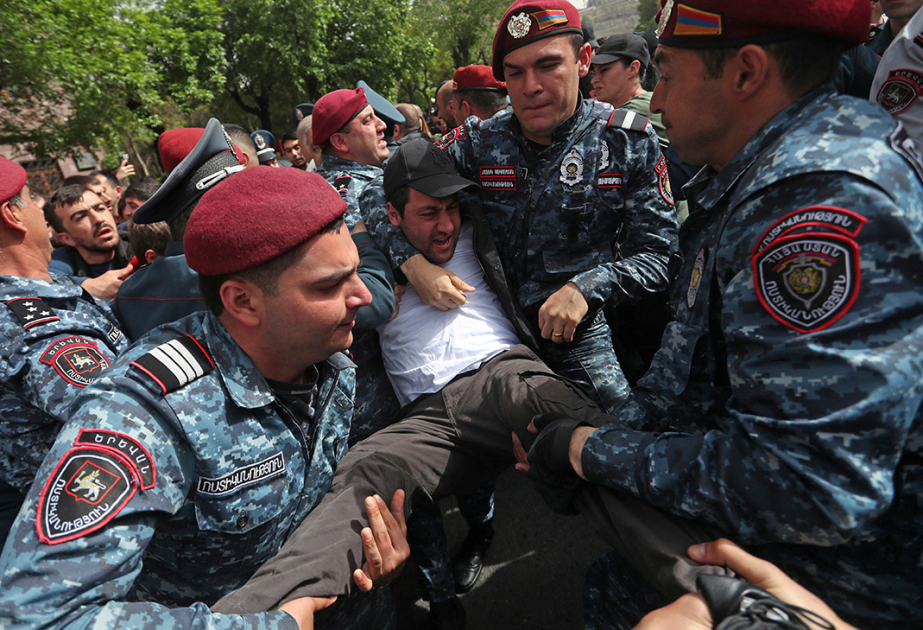 Ermənistan polisi İrəvanda etiraz aksiyasının 41 iştirakçısını saxlayıb