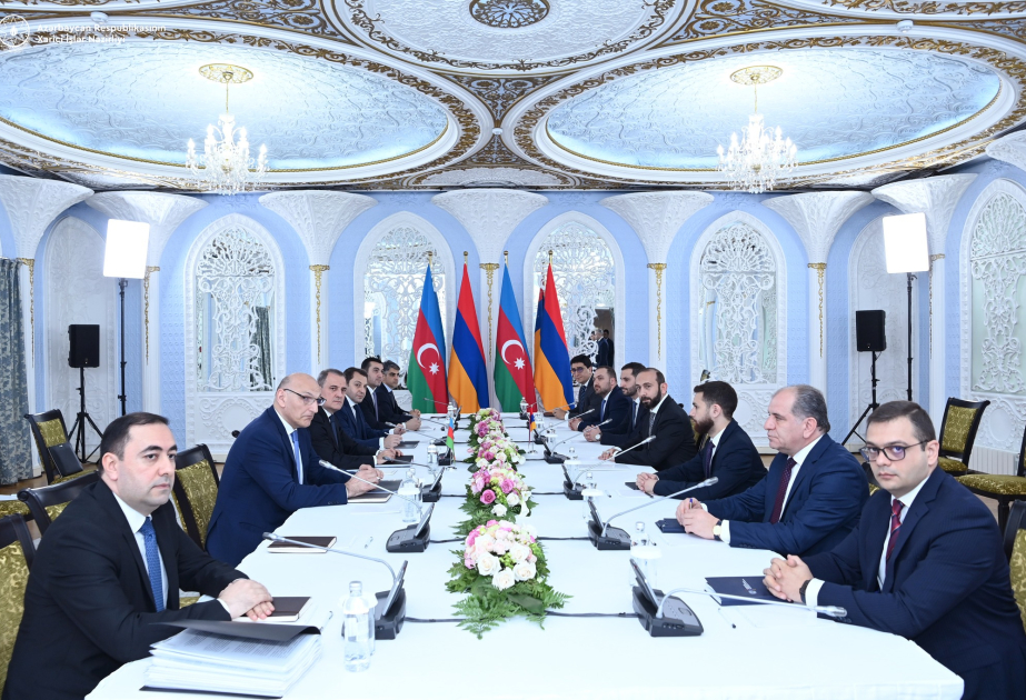 Aserbaidschanische und armenische Außenminister führen Gespräche im kasachischen Almaty