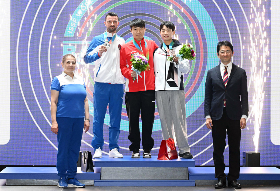 China`s Li Yuehong shines in Baku, winning gold medal