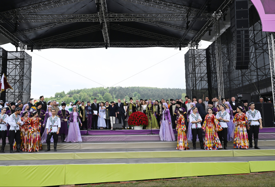 Choucha: le président Ilham Aliyev et son épouse Mehriban Aliyeva participent à l’ouverture du VIIe festival de musique international « Kharybulbul » Le chef de l’Etat prononce un discours VIDEO