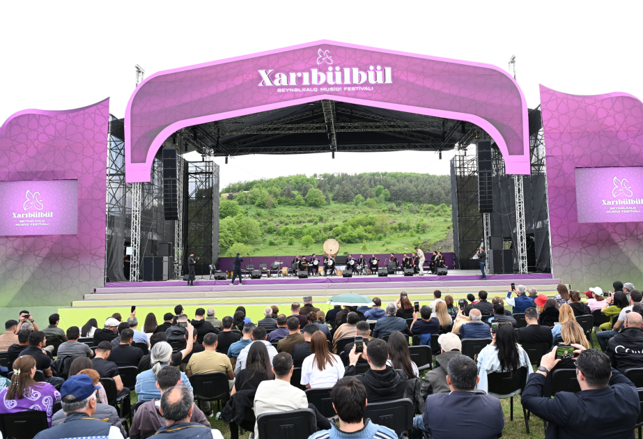 Azərbaycan, Özbəkistan və Qvineya ritm ustaları “Xarıbülbül” festivalında geniş konsert proqramı ilə çıxış ediblər