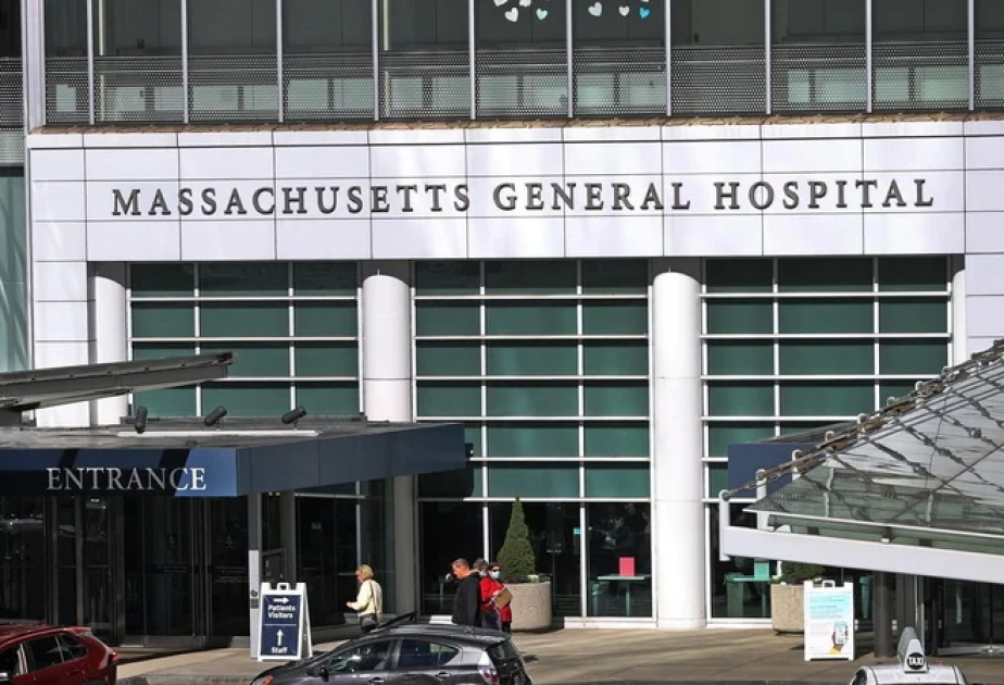 Man who received first pig kidney transplant dies
