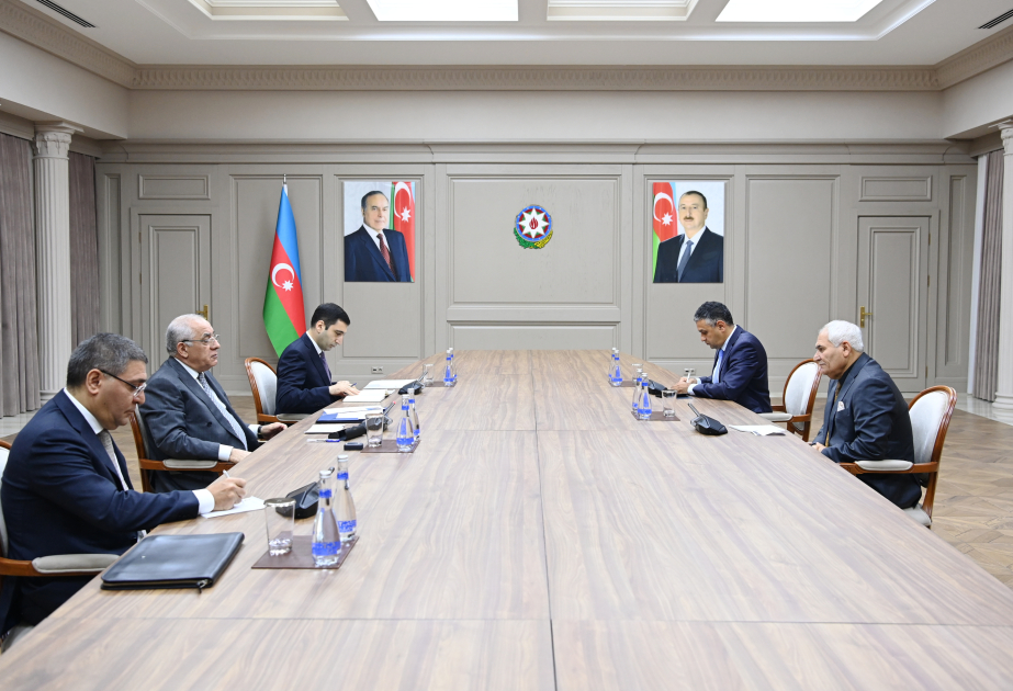 Premierminister Ali Asadov trifft sich mit dem Präsidenten der des Weltverbands der Gewichtheber