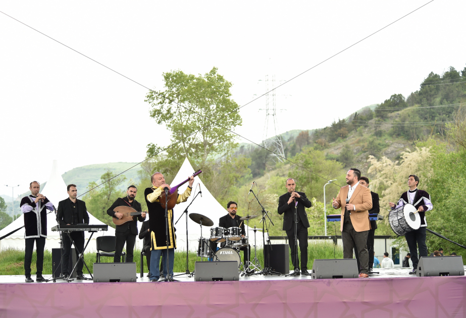 “Xarıbülbül” festivalı Laçında konsert proqramı ilə başa çatıb