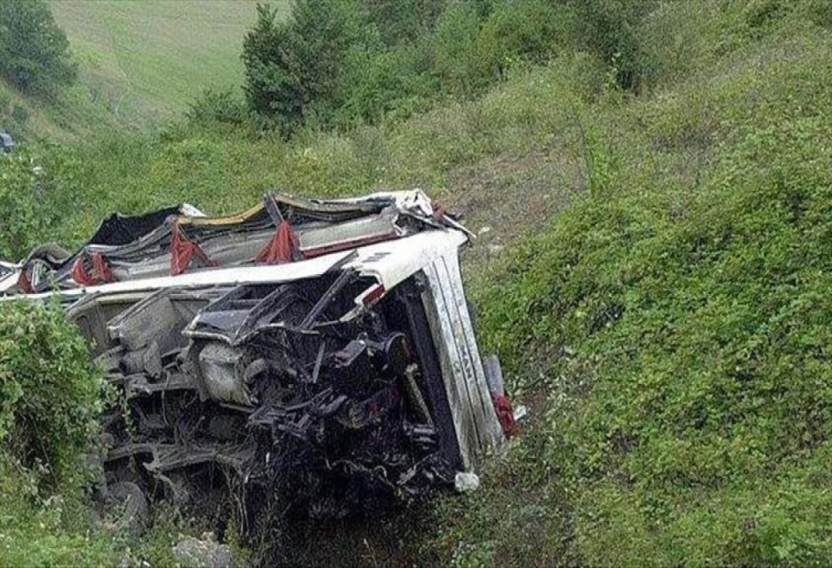 Peruda avtobus dərəyə aşıb, 13 nəfər ölüb