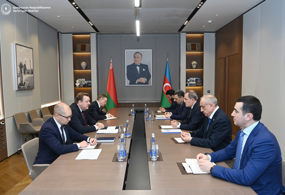 Canciller de Azerbaiyán brindó información a su homólogo bielorruso sobre las realidades de la región
