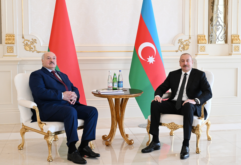Entretien en tête-à-tête des présidents azerbaïdjanais et biélorusse MIS A JOUR VIDEO
