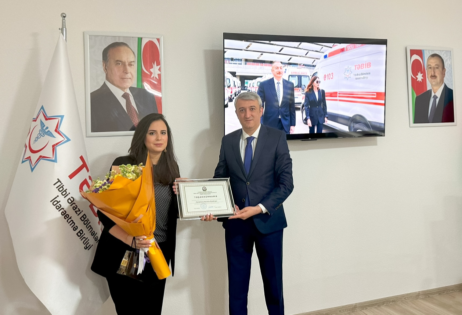 Doğuş prosesini təcili tibbi yardım avtomobilində idarə edən tibb işçiləri təltif olunublar