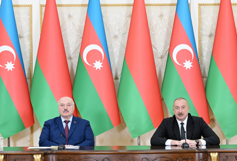 Präsident Ilham Aliyev und Präsident Alexander Lukaschenko geben Presseerklärungen ab VIDEO