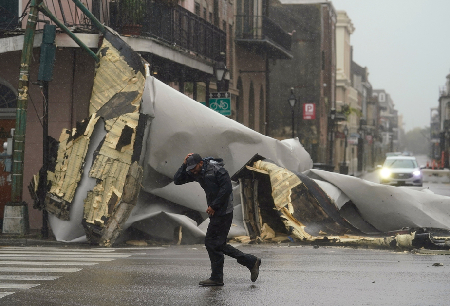 At least 4 dead in Houston as destructive storms lash Texas and Louisiana with strong winds and flood threats
