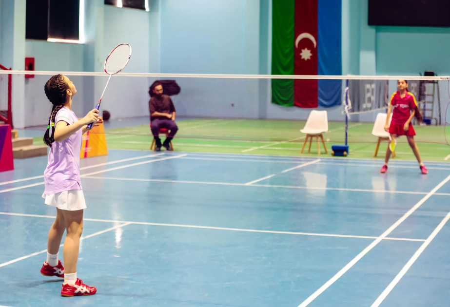 Badminton idman növü üzrə məktəbli oğlan və qızlar arasında yarış keçirilib