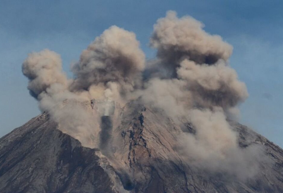 İndoneziyada Semeru vulkanı gün ərzində beş dəfə püskürüb