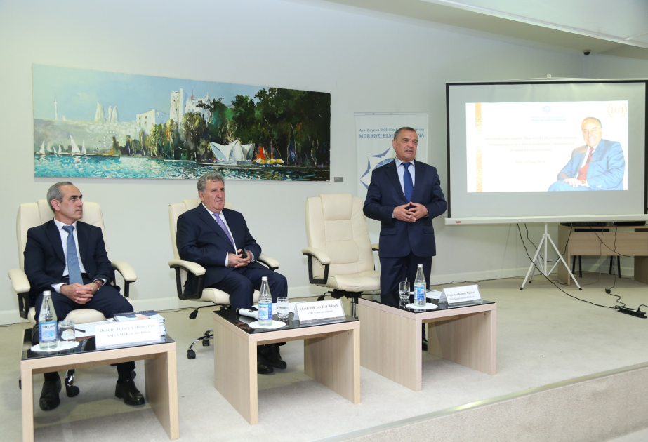 Kitabxanaşünaslığın aktual problemləri müzakirə edilib