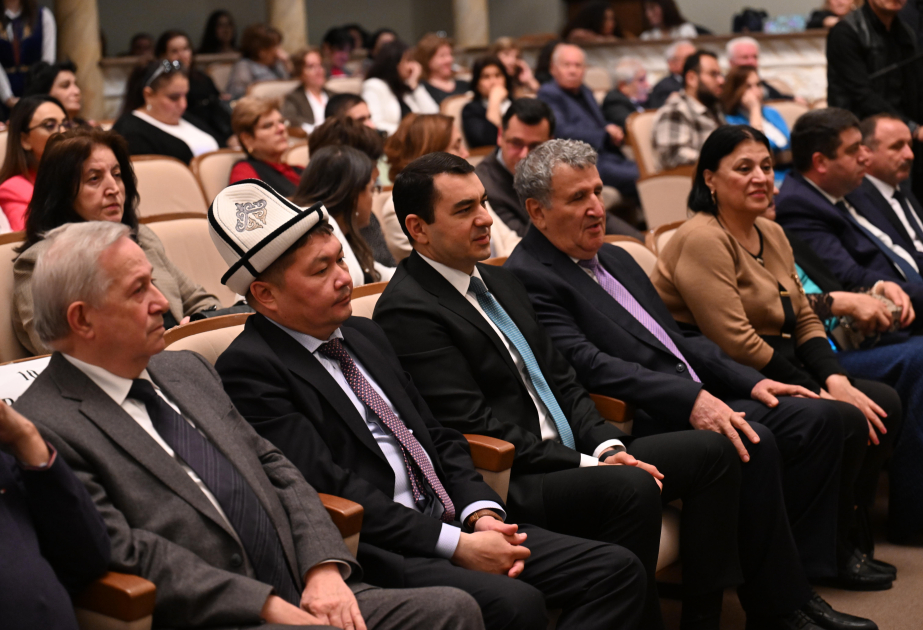 Akademik Milli Dram Teatrında “Əsrə bərabər gün" tamaşası səhnələşdirilib