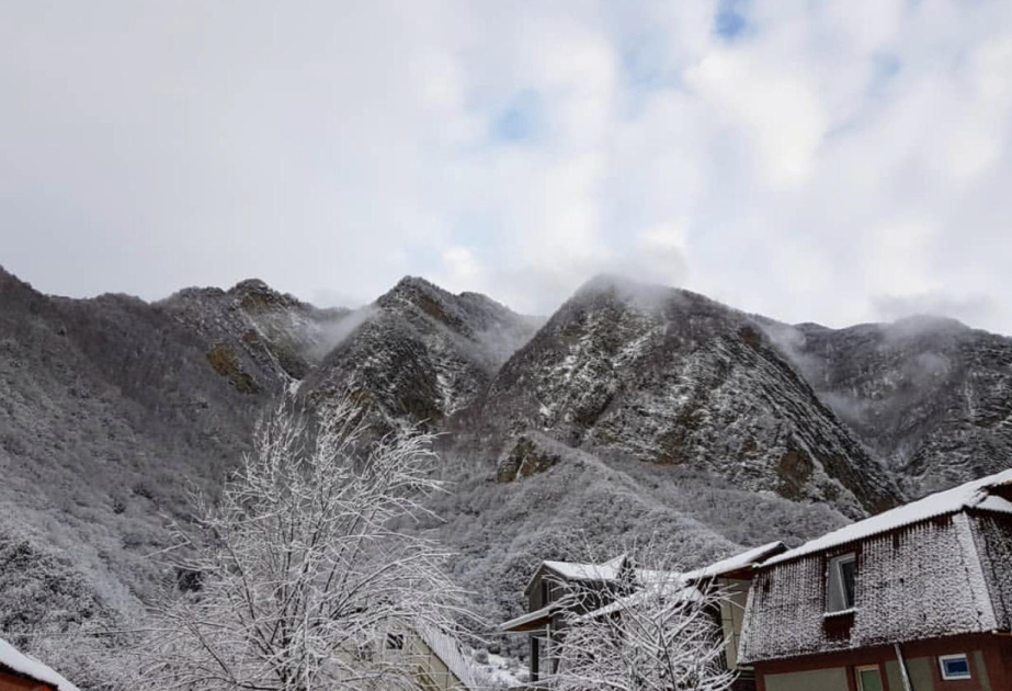 Фактическая погода: Высота снежного покрова в Шахдаге составила 5 сантиметров и в Гахе – 2 сантиметра