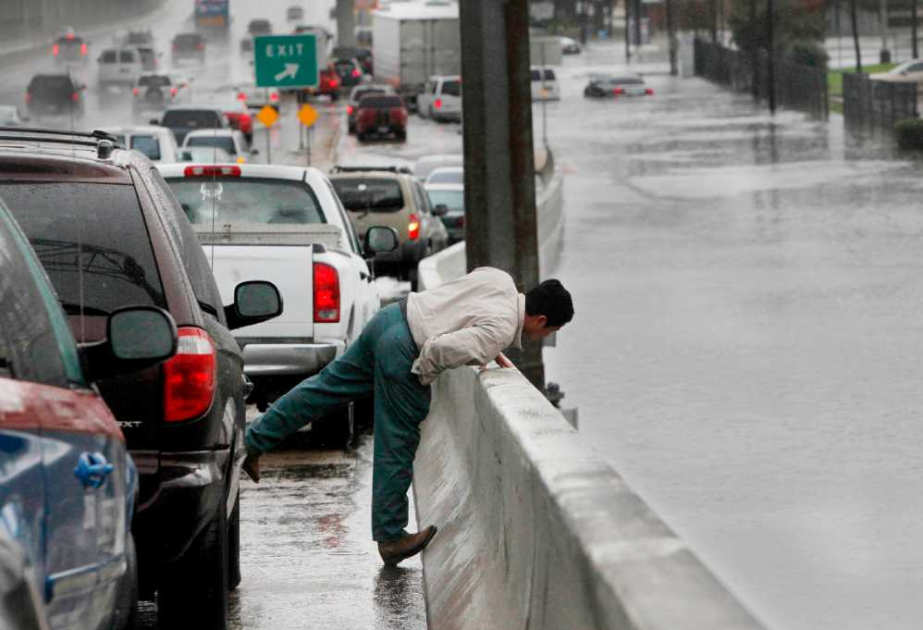 Death toll rises to 7 in storm-battered Houston
