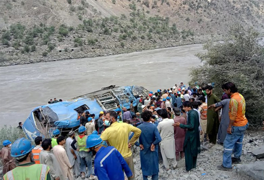 13 killed as bus falls into ravine in E. Pakistan