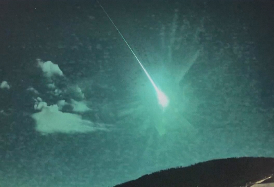 Comet fragment lights up sky over Spain and Portugal 'like a movie'