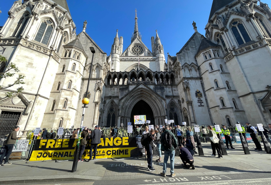 El Tribunal Superior de Londres falló a favor de Julian Assange