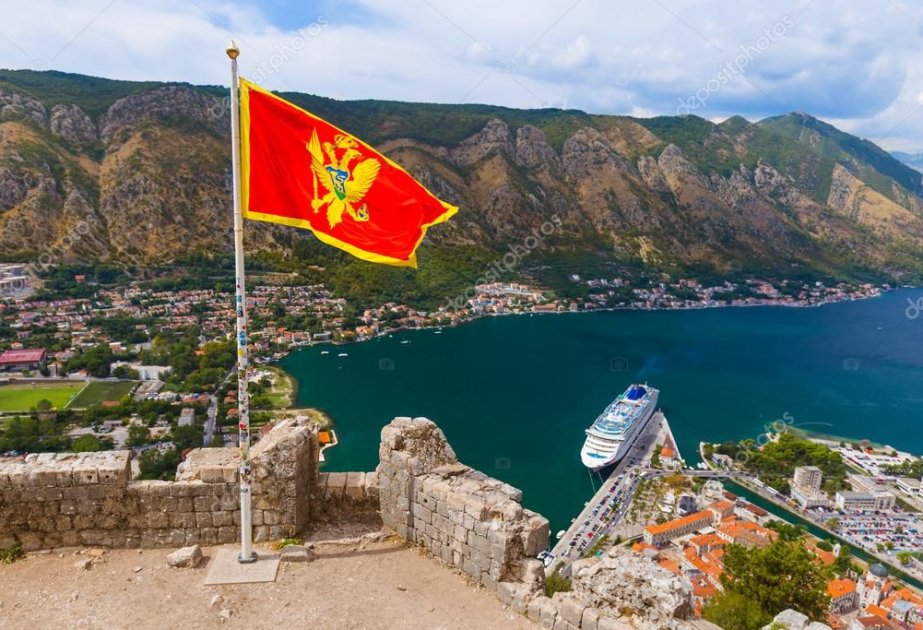 Monteneqro müstəqilliyinin 18-ci ildönümünü qeyd edir