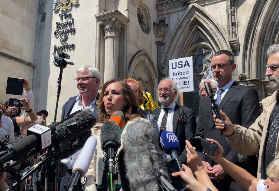 La esposa de Julian Assange instó a EEUU a detener el vergonzoso ataque al periodismo