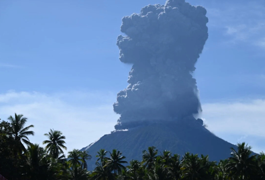 Eruption of Indonesia's Mt Ibu forces seven villages to evacuate