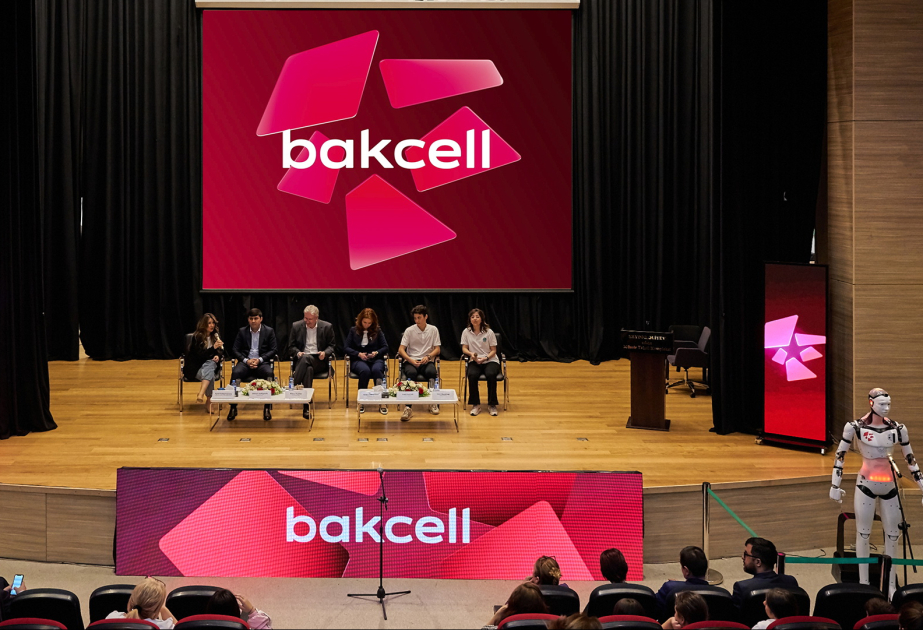 ®  “Bakcell”in baş icraçı direktoru Müasir Təhsil Kompleksinin şagirdləri ilə görüşüb