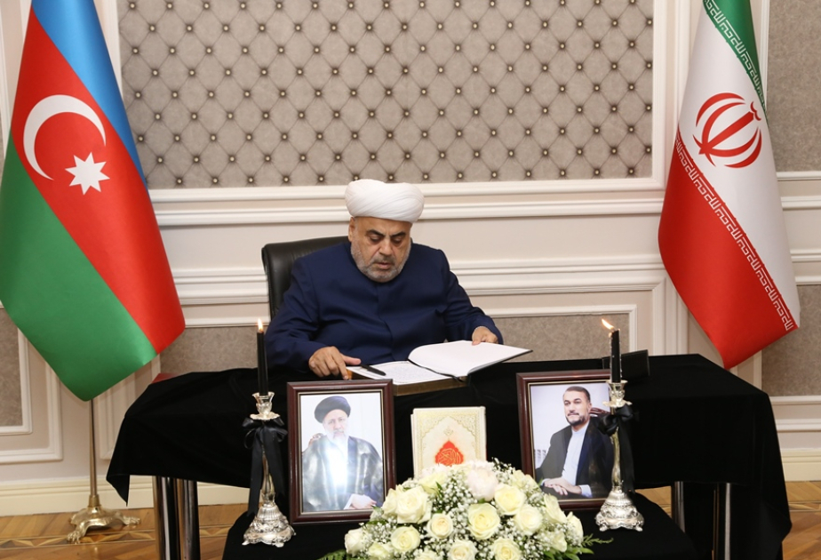 Шейх уль-ислам Аллахшукюр Пашазаде посетил посольство Ирана в Азербайджане