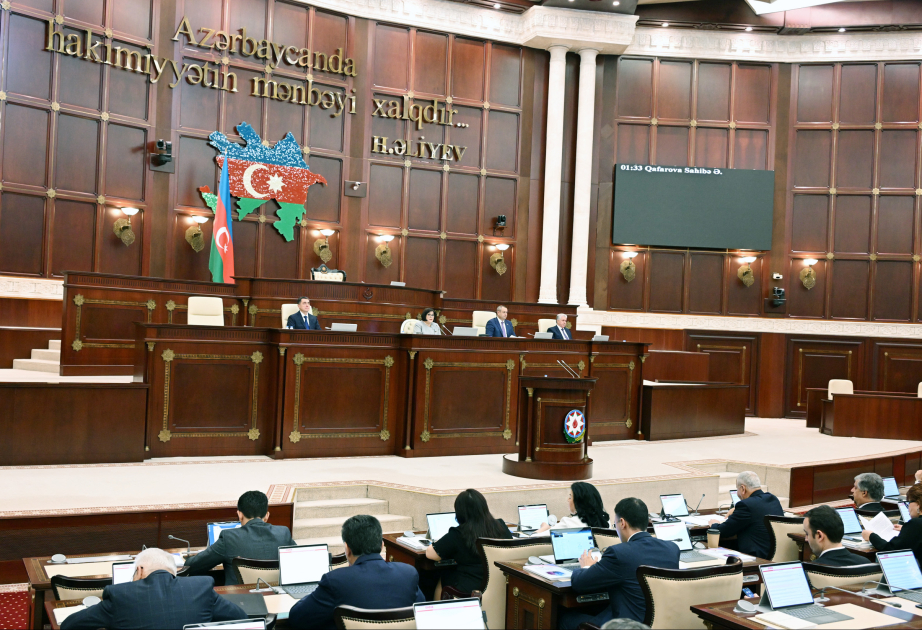 Parlamentin plenar iclasında 11 məsələ müzakirə olunub