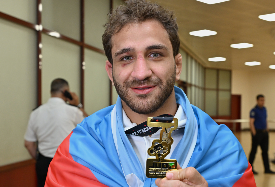 Dünya çempionu Hidayət Heydərov Vətənə dönüb