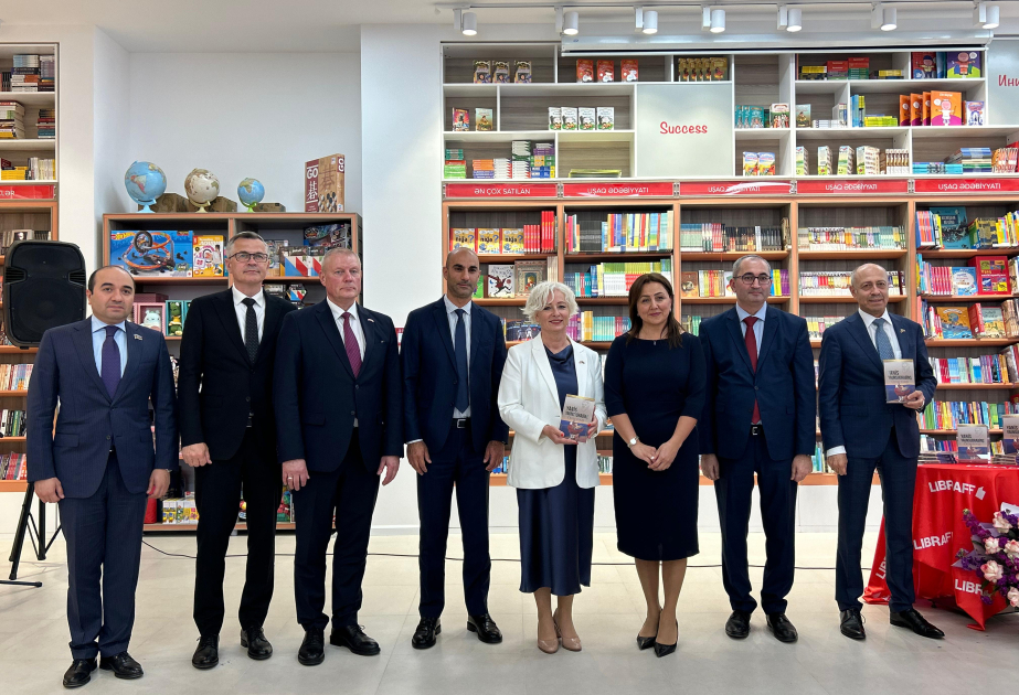 Latviyalı yazıçının “Ölüm rəqsi” kitabının təqdimatı olub