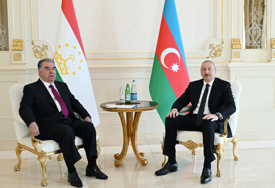 Entretien en tête-à-tête des présidents Ilham Aliyev et Emomali Rahmon  MIS A JOUR VIDEO