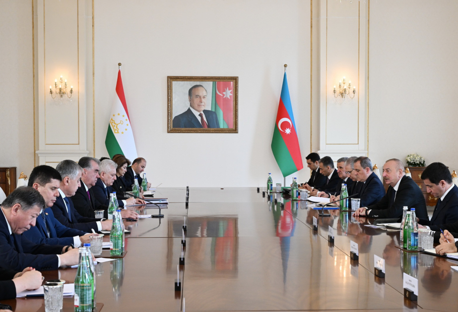 Réunion des présidents azerbaïdjanais et tadjik avec la participation des délégations  MIS A JOUR VIDEO