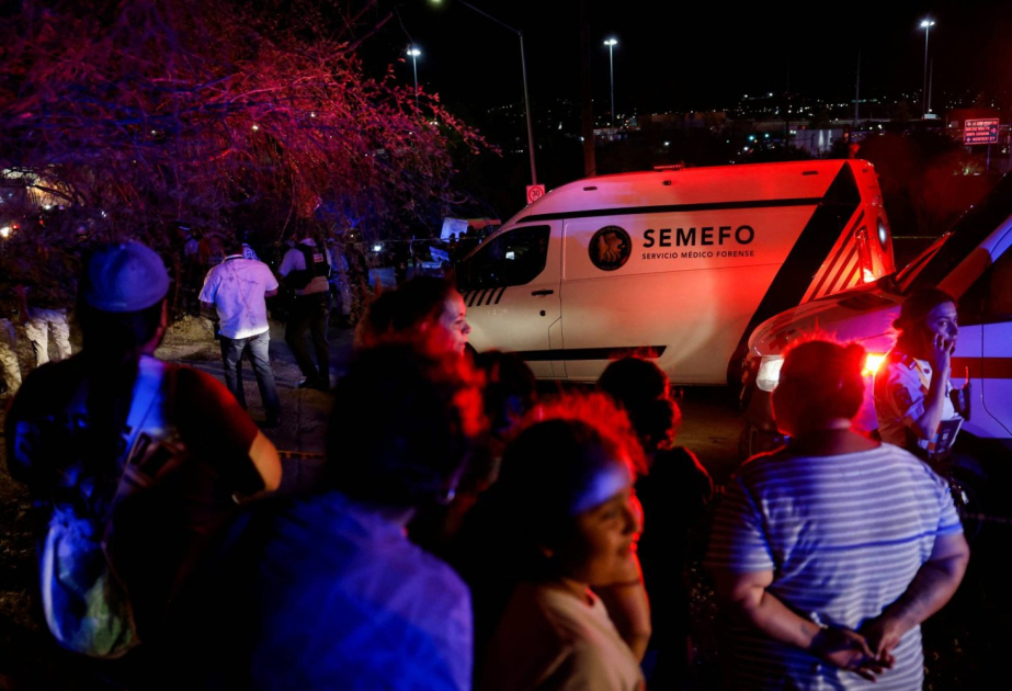Meksikada mitinq zamanı səhnə dağılıb, azı doqquz nəfər ölüb